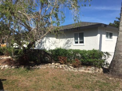 549 94 Ave, Naples FL 34108-2444 exterior