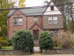 1081 Centre St, Newton, MA 02459-1536