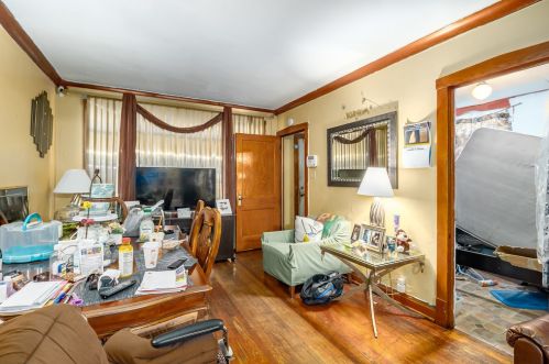 6441 Claremont Ave, Chicago IL 60645-5448 exterior