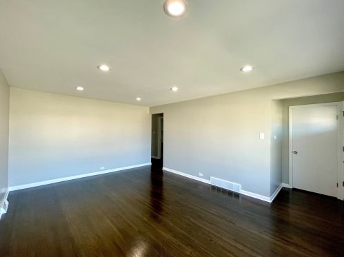 8015 Keeler Ave, Chicago IL  60652-2313 exterior