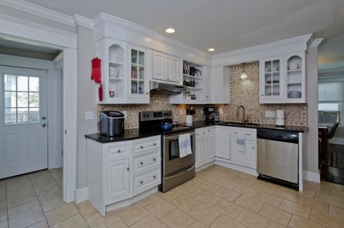 57 Chilson St, Springfield, MA 01118-2125