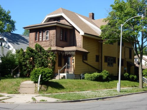 2777 48th St, Milwaukee, WI 53210-2447