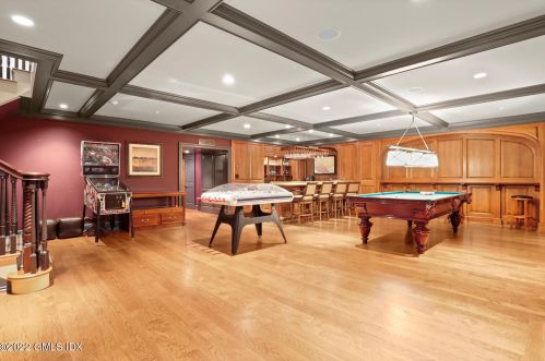 59 Mooreland Rd, Greenwich CT 06831-2645 exterior