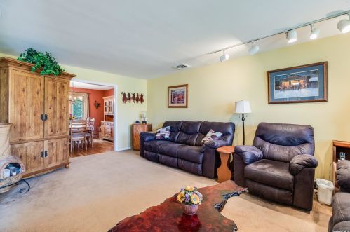 40 Kent Rd, Valley Stream NY 11580-3333 exterior