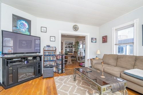 327 Middlesex St, North Andover MA 01845-3438 exterior