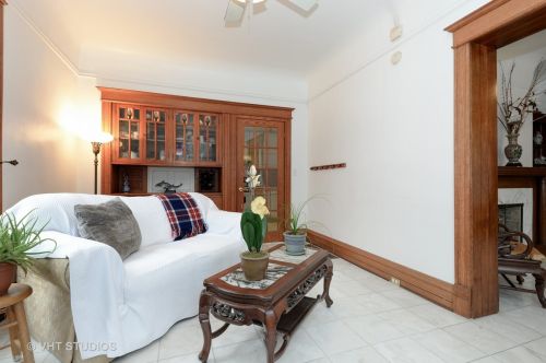 6300 Louise Ave, Chicago IL 60646-4008 exterior