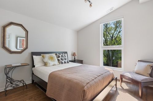 3711 Hermitage Ave, Chicago IL 60613-3509 exterior