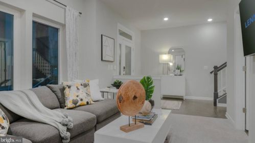 16654 Crabbs Branch Way, Rockville MD 20855-2201 exterior