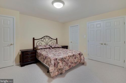 10720 Cloverbrooke Dr, Rockville MD 20854-6372 exterior