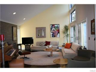 506 Harvest Cmns, Westport CT  06880-3950 exterior