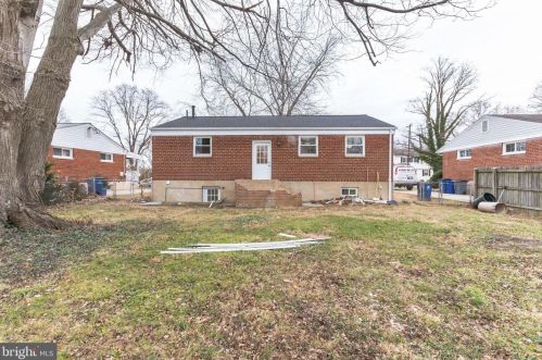 4613 Creek Shore Dr, Rockville MD 20852-2410 exterior