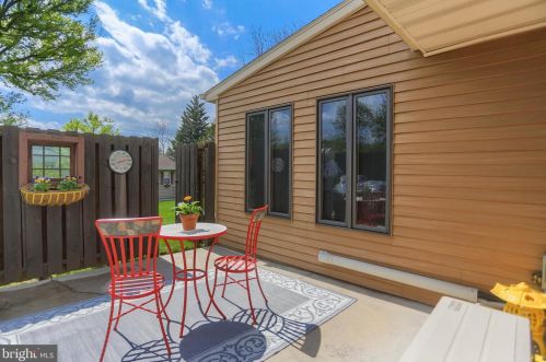 181 Primrose Ln, Hanover PA 17331-5211 exterior