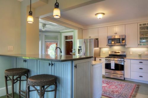 97 Ruggles Ave, Middletown RI 02840-4351 exterior