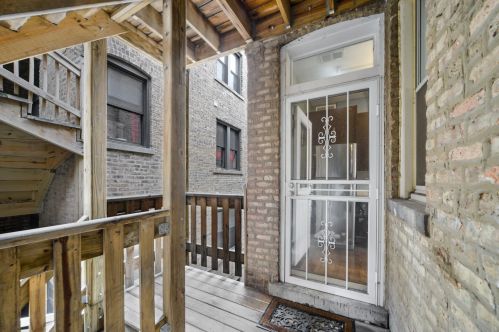 4055 Wolcott Ave, Chicago IL  60613-2427 exterior