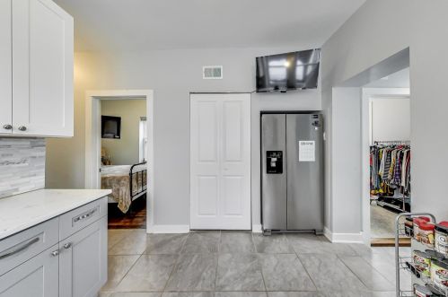 5017 Berenice Ave, Chicago IL 60641-2631 exterior