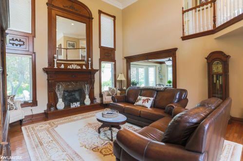 21381 Carlton Dr, Macomb Township, MI 48044-1858