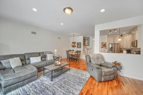 51 Oak Hl Rd, Middletown NY 10941-1366 exterior