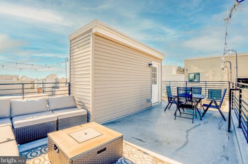 1304 Cleveland St, Philadelphia PA  19146-4605 exterior