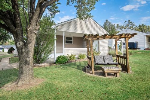 4301 Fatima Dr, Saint Louis MO 63123-6707 exterior