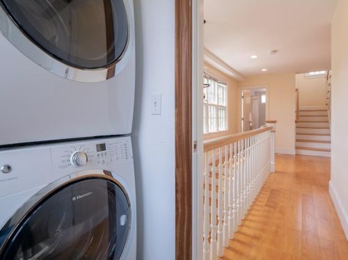 115 Houston Ave, Middletown RI 02840-3916 exterior