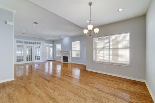 5406 Courtyard Dr, Austin TX 78730-5015 exterior