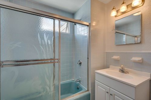 3 Beacon St, Quincy MA 02169-7117 exterior