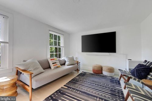 320 Iseminger St, Philadelphia PA  19107-5904 exterior