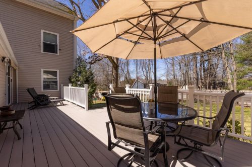 15 Ayers Ln, Dover NH 03820-4643 exterior