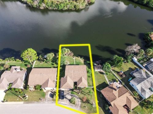 9030 Lometa Ln, Port Richey, FL 34668-4943