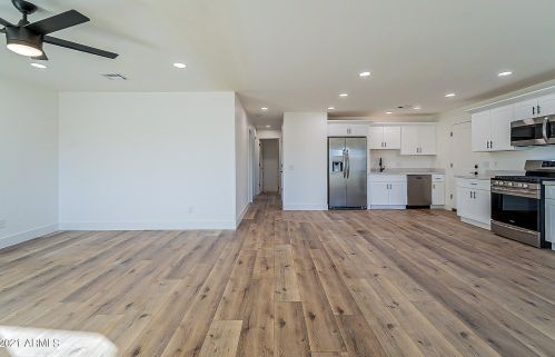 3202 Captain Dreyfus Ave, Phoenix AZ 85032-6706 exterior