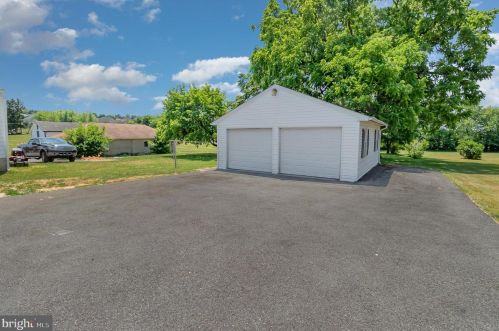 2189 Baltimore Pike, Hanover PA  17331-9610 exterior