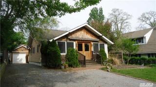 106 Bay Dr, Hunt, NY 11743-1415