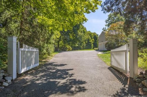 140 Long Lots Rd, Westport, CT 06880-3926