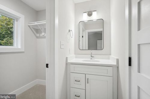 10601 Greenacres Dr, Silver Spring MD 20903-1214 exterior