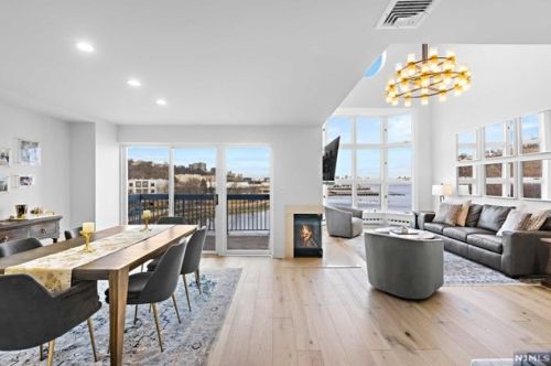 311 Nelson Ct, Edgewater NJ  07020-1618 exterior