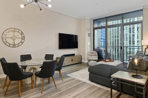 450 Waterside Dr, Chicago IL  60601-4702 exterior