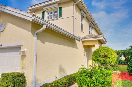 900 Southstar Dr, Fort Pierce, FL 34949-9129