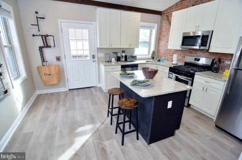 7918 Ardleigh St, Philadelphia PA  19118-4402 exterior