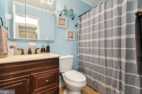 2051 Jason Dr, Huntingdon Valley PA 19006-1737 exterior