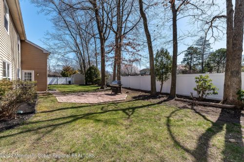 523 Holmes Ave, Lacey NJ  08731-1509 exterior