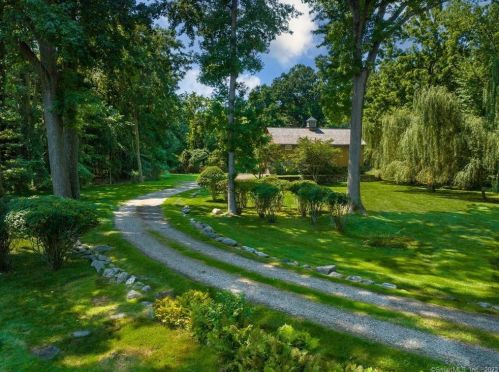 7 Cobb Is Dr, Greenwich CT 06830-7244 exterior