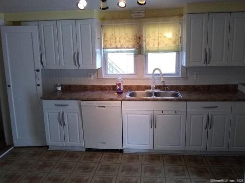 90 Taylor Ave, Norwalk CT 06854-1407 exterior