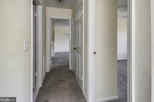 5812 Inman Park Cir, Rockville MD  20852-5472 exterior