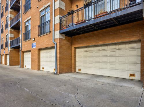 6425 Touhy Ave, Chicago IL  60646-1048 exterior