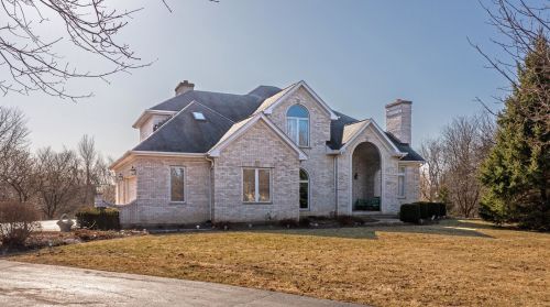 2518 Timberline Trl, Bull Valley, IL 60098-8779