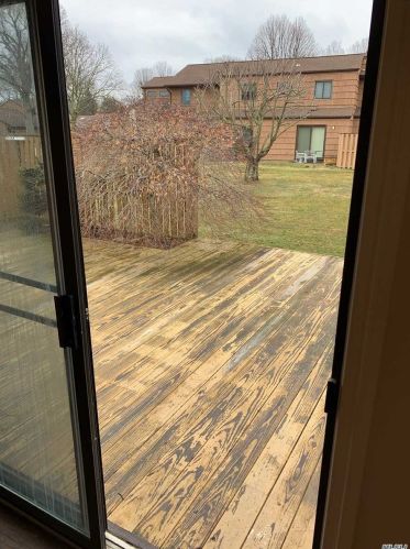 44 Ashley Cir, Commack NY 11725-4640 exterior