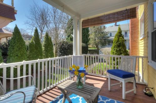 262 Gibbs Ave, Middletown RI 02840-2239 exterior