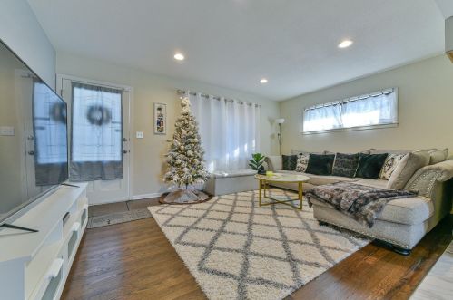 5327 90, Milwaukee WI 53214-2832 exterior