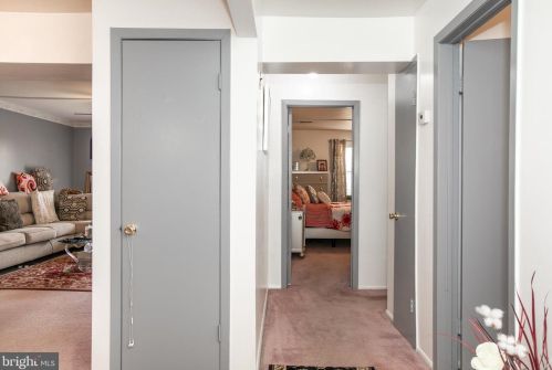 302 Silver Ct, Trenton NJ  08690-3515 exterior