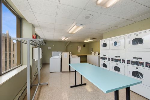 233 Erie St, Chicago IL 60611-2926 exterior